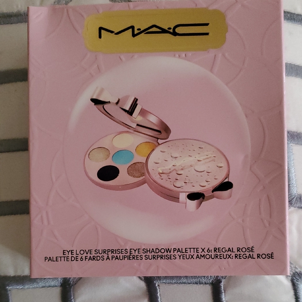 BNIB MAC Cosmetics Eye Shadow Palette - Regal Rosé